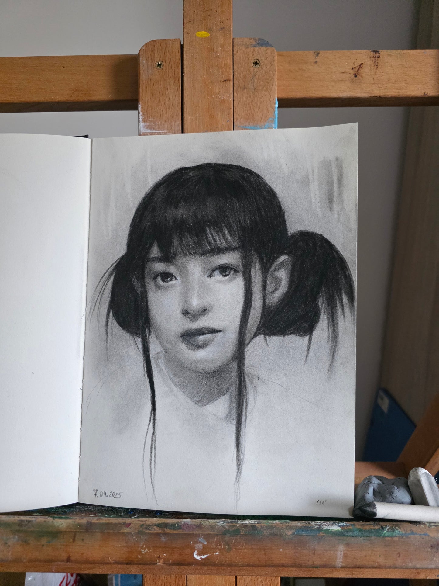 New Jeans Hanni charcoal portrait - A4 (21x29.7cm)